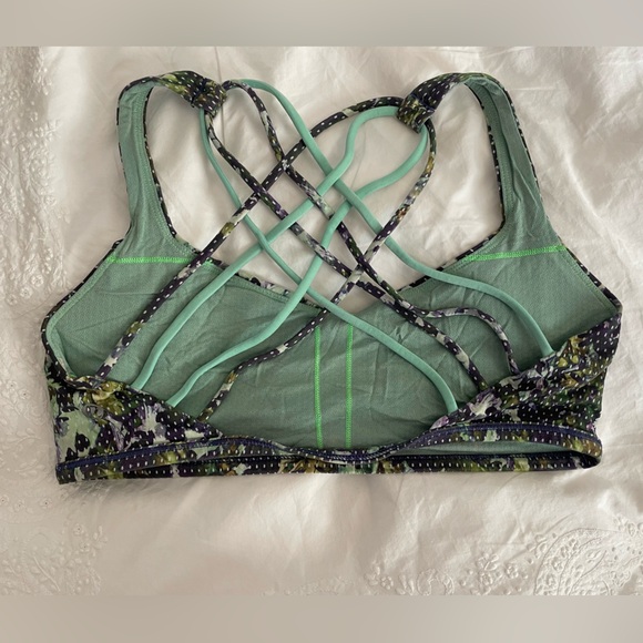 💚Lululemon Free to Be Bra - Wild - size 10 - flower multi gator green - Picture 4 of 9
